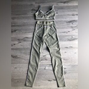 Alo Limestone Heartthrob Set